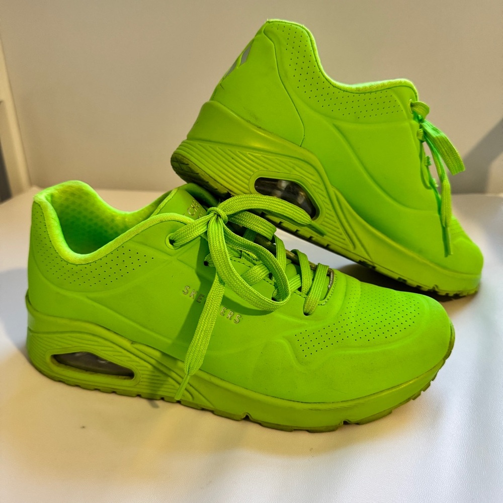 Skechers Women’s UNO Stand on Air Neon Green Sneakers
